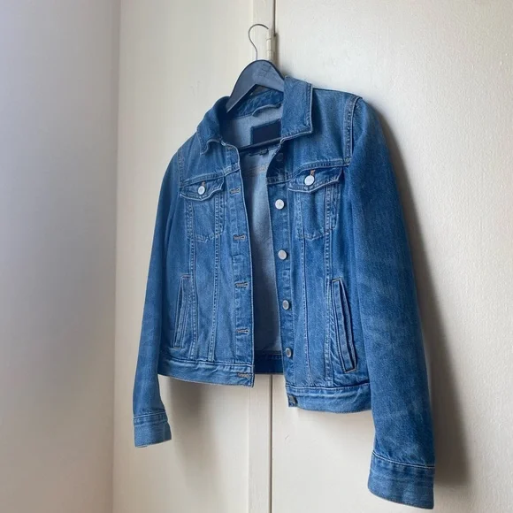 Banana Republic Women’s Denim Jacket - Picture 3 of 8